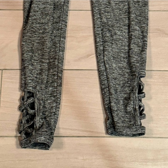 Gray Leggings with Lace Detail MEDIUM - Picture 4 of 4